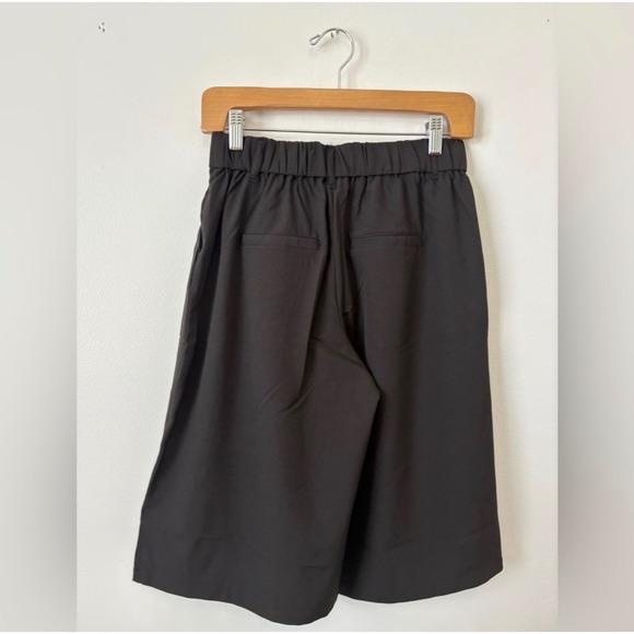 Hunter & Brown Cream De La Crepe Bermuda Shorts – Black – NWT – Large - Picture 4 of 5